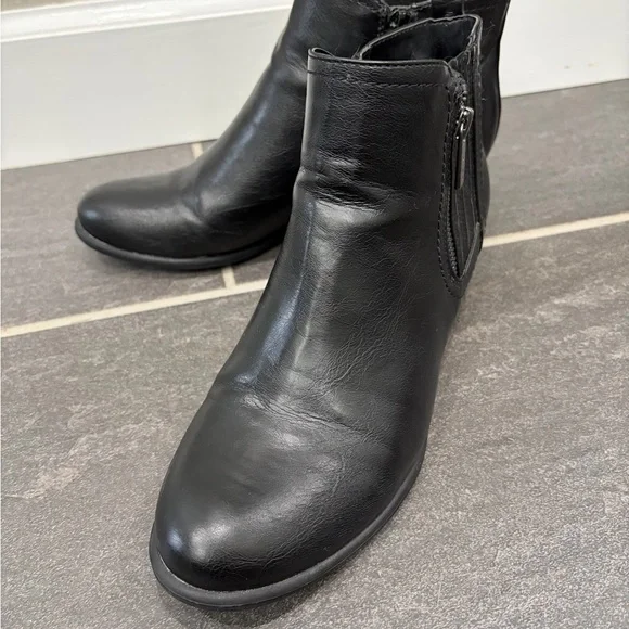 Unisa Black Leather Ankle Booties - Picture 1 of 3